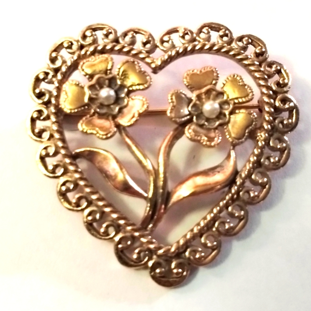 Vtg Avon Victorian Faux Pearl Flower Heart Pin Brooch